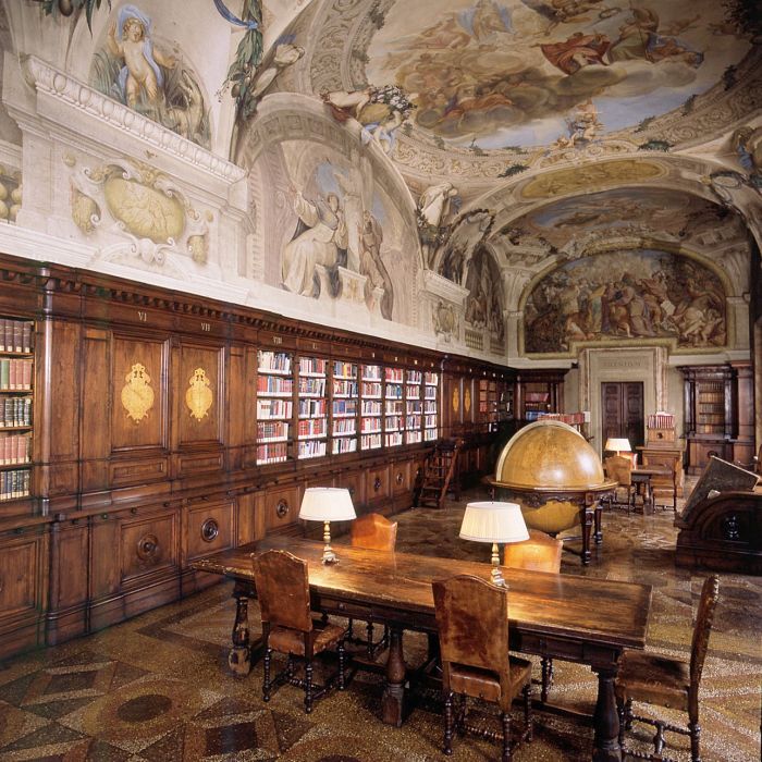 Scopri la storia del Rizzoli e prenota la tua visita negli ambienti monumentali dell’Istituto!